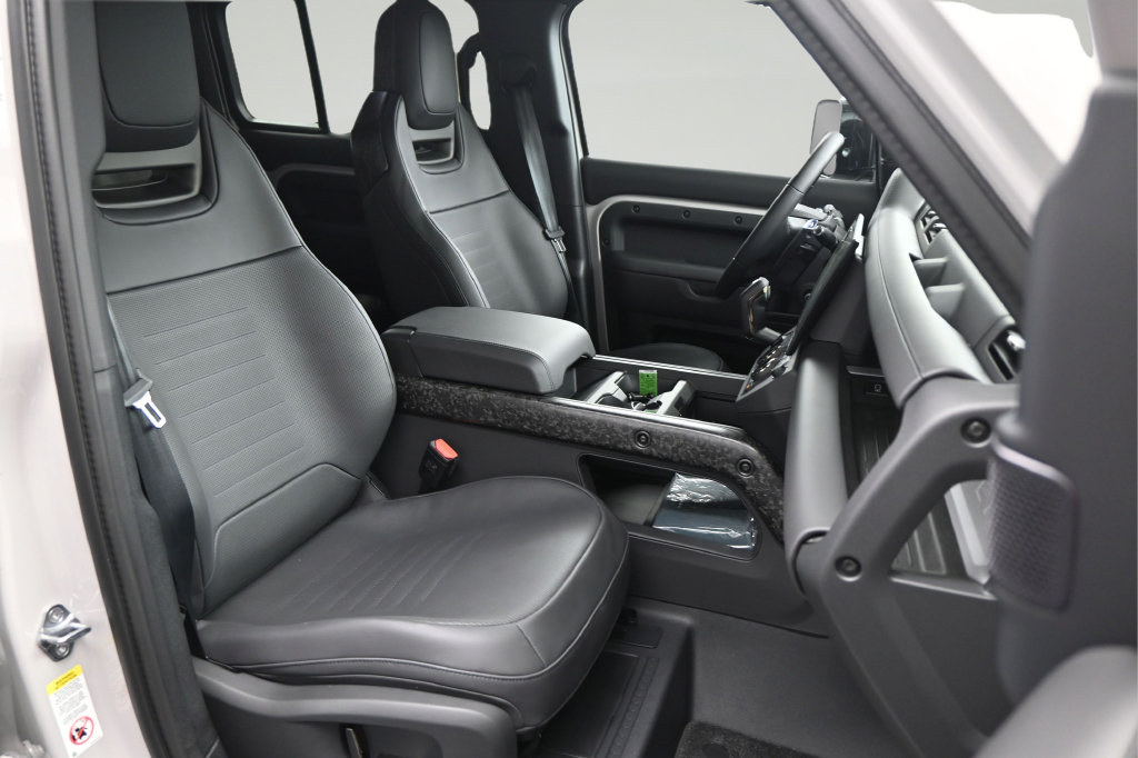New 2026 Land Rover Defender 110 AWD/4WD image 9