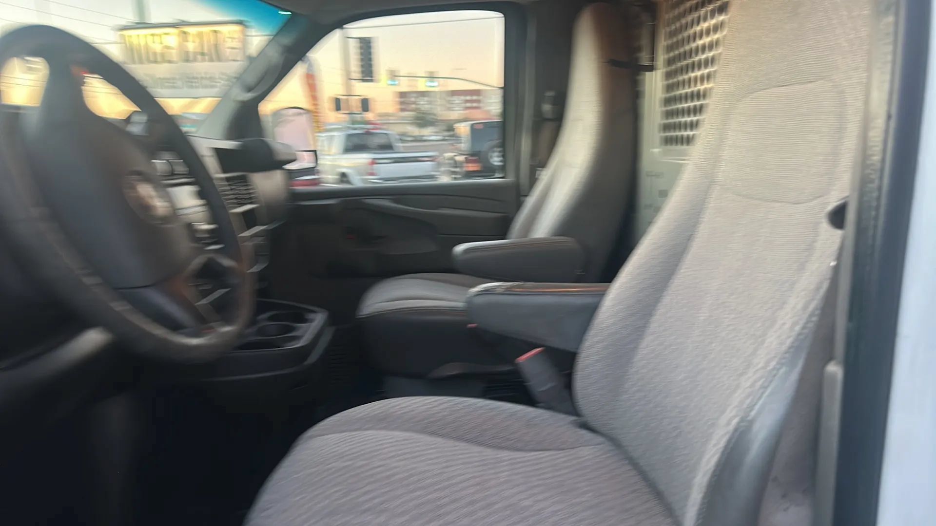 Used 2010 Chevrolet Express 2500 RWD image 18