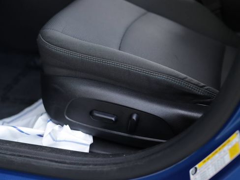 Used 2018 Chevrolet Cruze LT w/ Convenience Package FWD image 19
