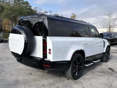 Used 2024 Land Rover Defender 130 X-Dynamic SE image 3