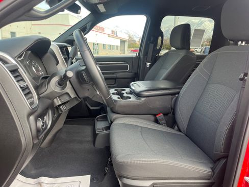 Used 2024 RAM 2500 Big Horn w/ Sport Appearance Package image 12