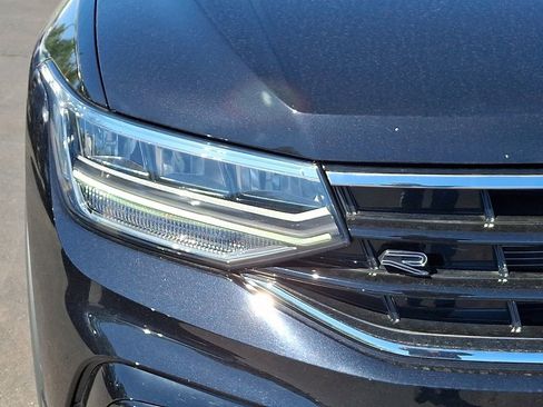 Certified 2023 Volkswagen Tiguan SE R-Line AWD/4WD image 9