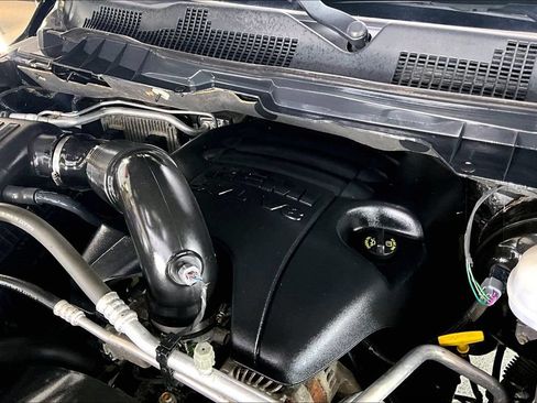 Used 2019 RAM 1500 Classic SLT AWD/4WD image 30