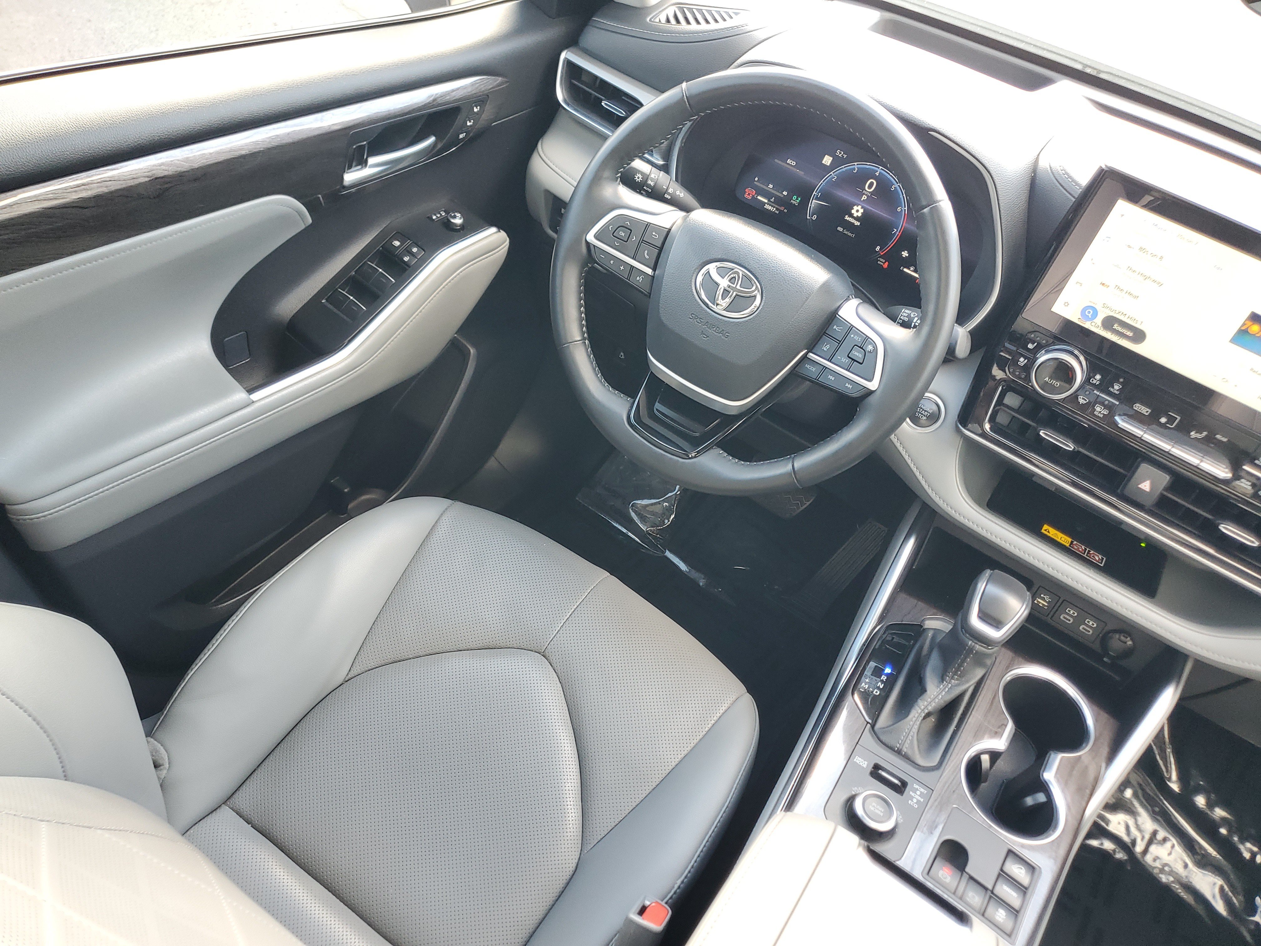 Certified 2026 Toyota Highlander AWD image 17
