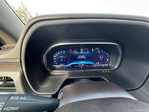 Used 2023 Chevrolet Tahoe Z71 w/ Luxury Package image 20