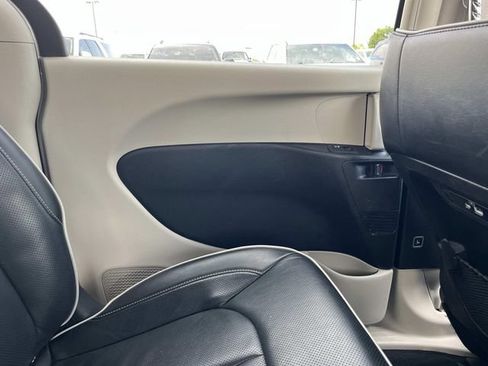 Used 2022 Chrysler Pacifica Limited FWD image 20