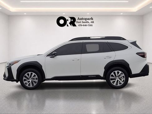 Used 2025 Subaru Outback Premium AWD/4WD image 3