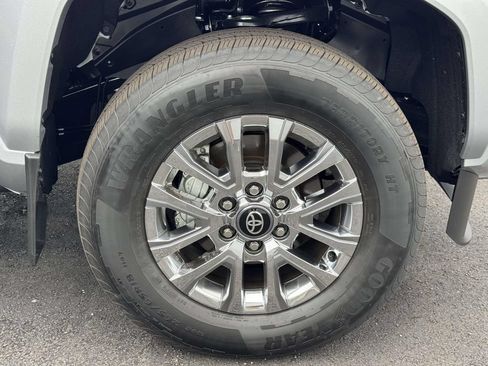 Used 2026 Toyota Tacoma Limited AWD/4WD image 27
