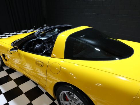 Used 2000 Chevrolet Corvette Coupe w/ Memory Pkg RWD image 35