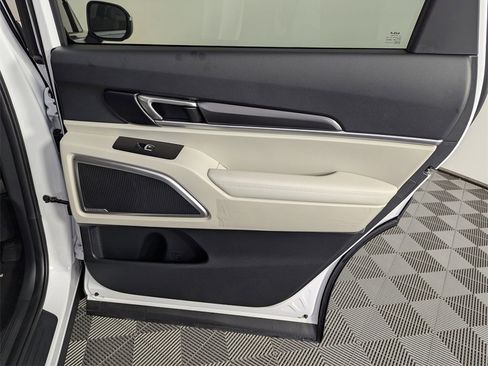 New 2025 Kia Telluride S image 32