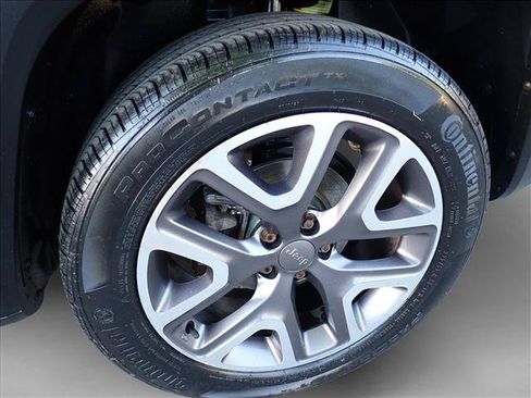 Used 2015 Jeep Renegade Latitude w/ Cold Weather Group FWD image 7