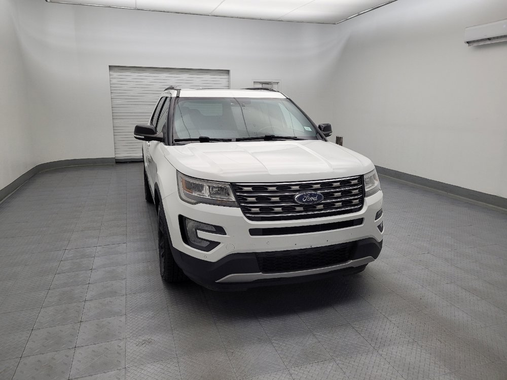 Used 2017 Ford Explorer XLT w/ Equipment Group 202A AWD/4WD image 14