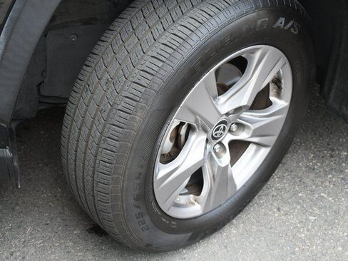 Used 2023 Toyota RAV4 XLE AWD/4WD image 11