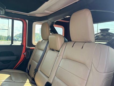 Used 2019 Jeep Wrangler Unlimited Sahara AWD/4WD image 5