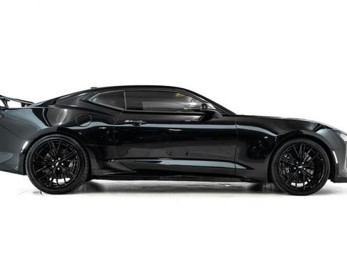 Used 2017 Chevrolet Camaro ZL1 RWD image 5