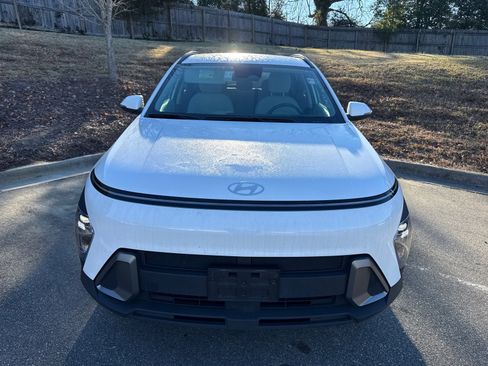 Used 2024 Hyundai Kona SEL image 2