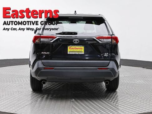 Used 2022 Toyota RAV4 LE AWD/4WD image 6