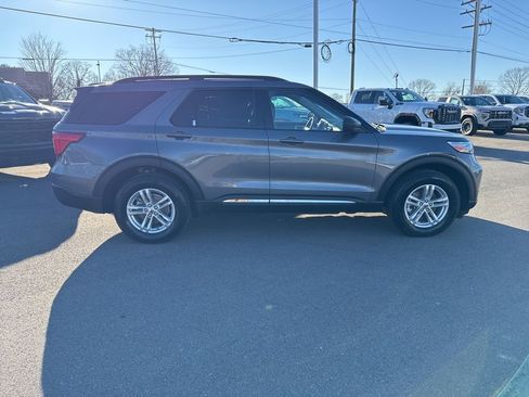 Used 2022 Ford Explorer XLT w/ Equipment Group 202A image 6