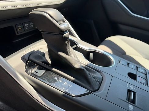 Used 2024 Toyota Highlander LE FWD image 22