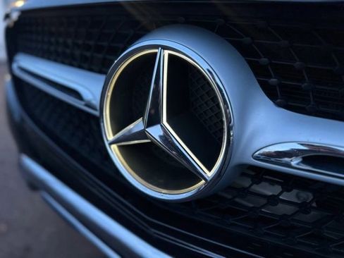 Used 2017 Mercedes-Benz GLC 300 4MATIC Coupe image 38