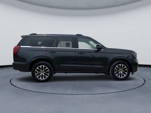 Used 2025 Ford Expedition Platinum AWD/4WD image 3
