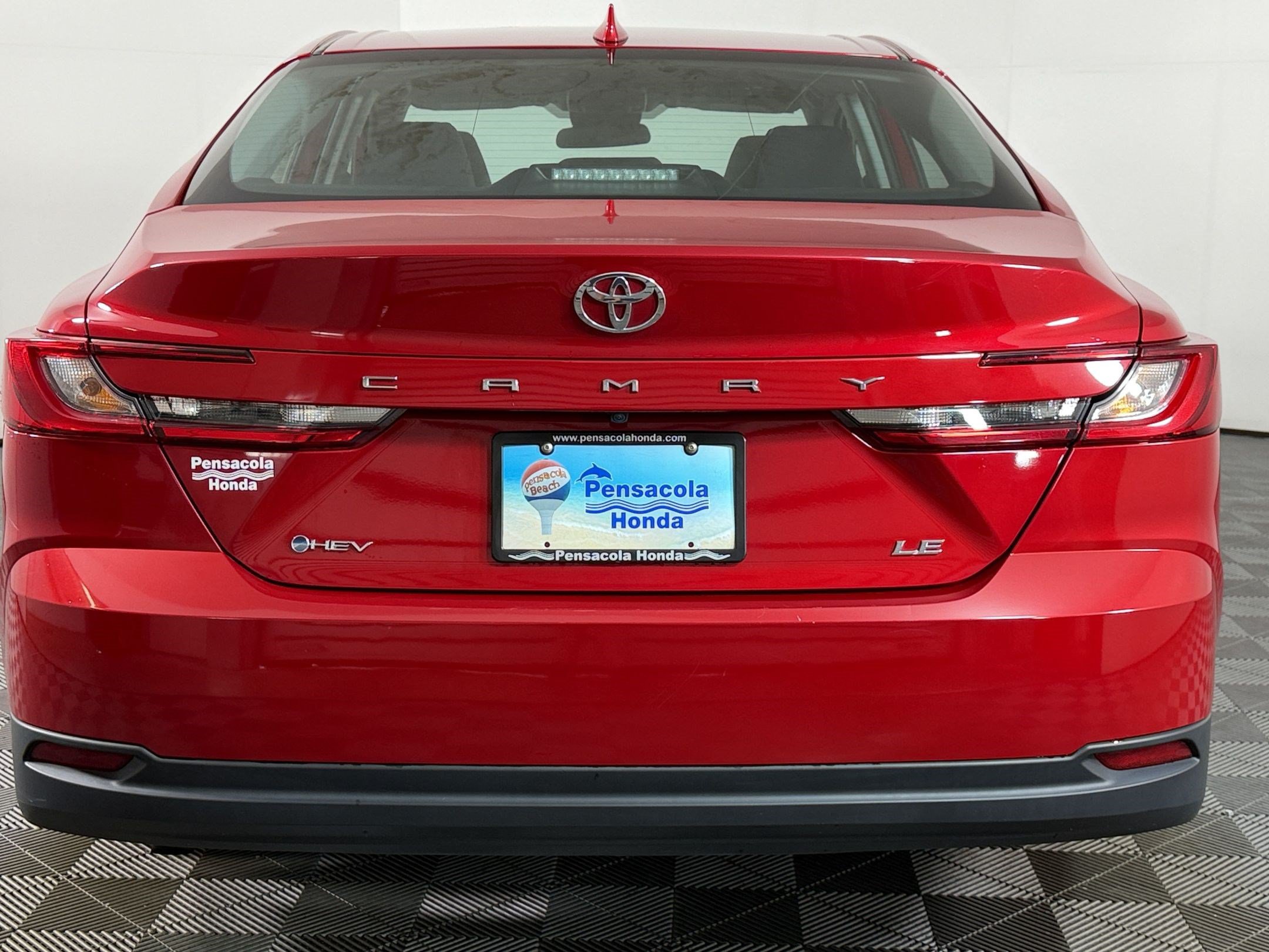 Used 2025 Toyota Camry LE FWD image 8