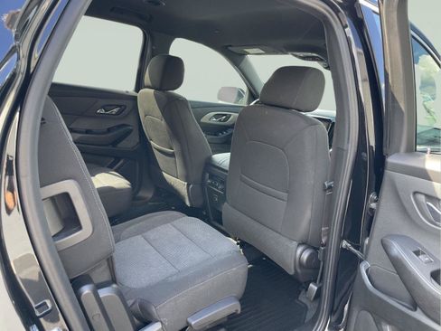 Used 2023 Chevrolet Traverse LT AWD/4WD image 19