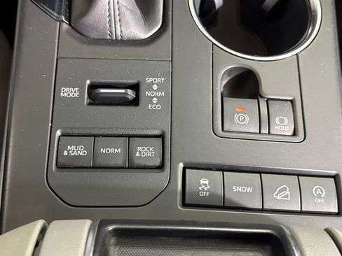 Used 2020 Toyota Highlander XLE AWD/4WD image 42