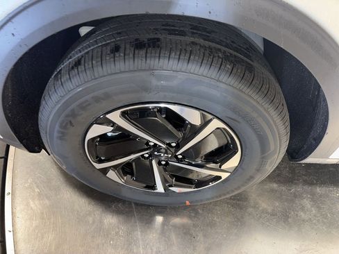 Certified 2025 Kia Sportage LX image 10