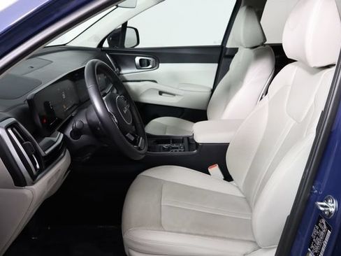 Used 2025 Kia Sorento EX FWD image 16