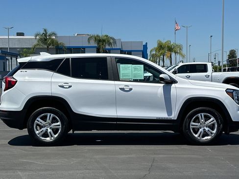 Used 2024 GMC Terrain SLE AWD/4WD image 3