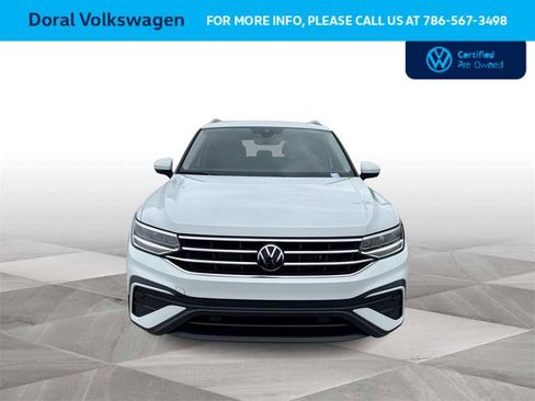 Certified 2024 Volkswagen Tiguan SE w/ Panoramic Sunroof Package image 3