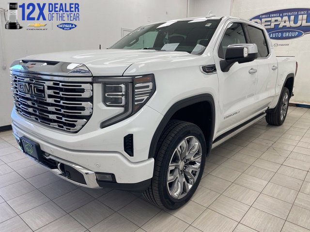 Used 2023 GMC Sierra 1500 Denali w/ Denali Reserve Package AWD/4WD image 1