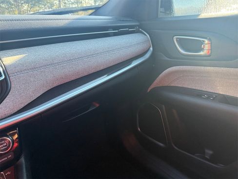 Certified 2024 Jeep Compass Latitude image 25