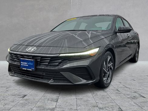 Used 2025 Hyundai Elantra Sport image 4