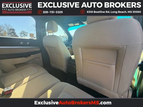 Used 2017 Ford Explorer XLT image 26