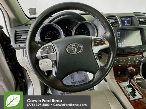 Used 2011 Toyota Highlander Limited w/ Tow Pkg AWD/4WD image 11