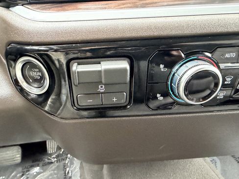Used 2026 GMC Sierra 1500 SLT RWD image 38