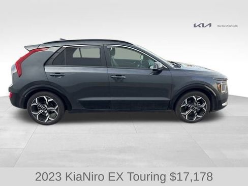 Used 2023 Kia Niro EX Touring image 9