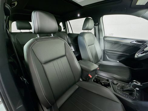 Used 2023 Volkswagen Tiguan SE R-Line image 26