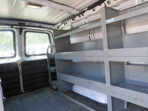 Used 2014 Chevrolet Express 3500 RWD image 20
