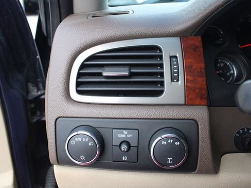 Used 2009 GMC Sierra 2500 SLT w/ Entertainment Package AWD/4WD image 7