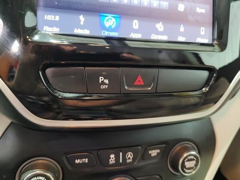 Used 2019 Jeep Cherokee Limited image 35