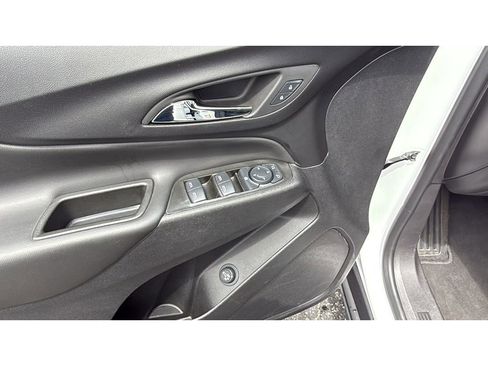 Used 2024 Chevrolet Equinox LT FWD image 15