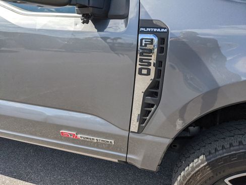 Used 2024 Ford F250 Platinum image 11