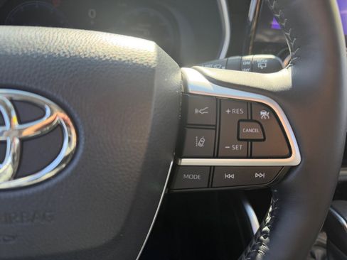 Used 2024 Toyota Highlander Limited image 19