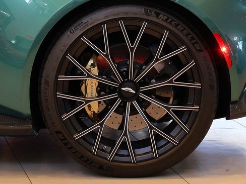 Used 2023 Aston Martin V12 Vantage Roadster RWD image 64