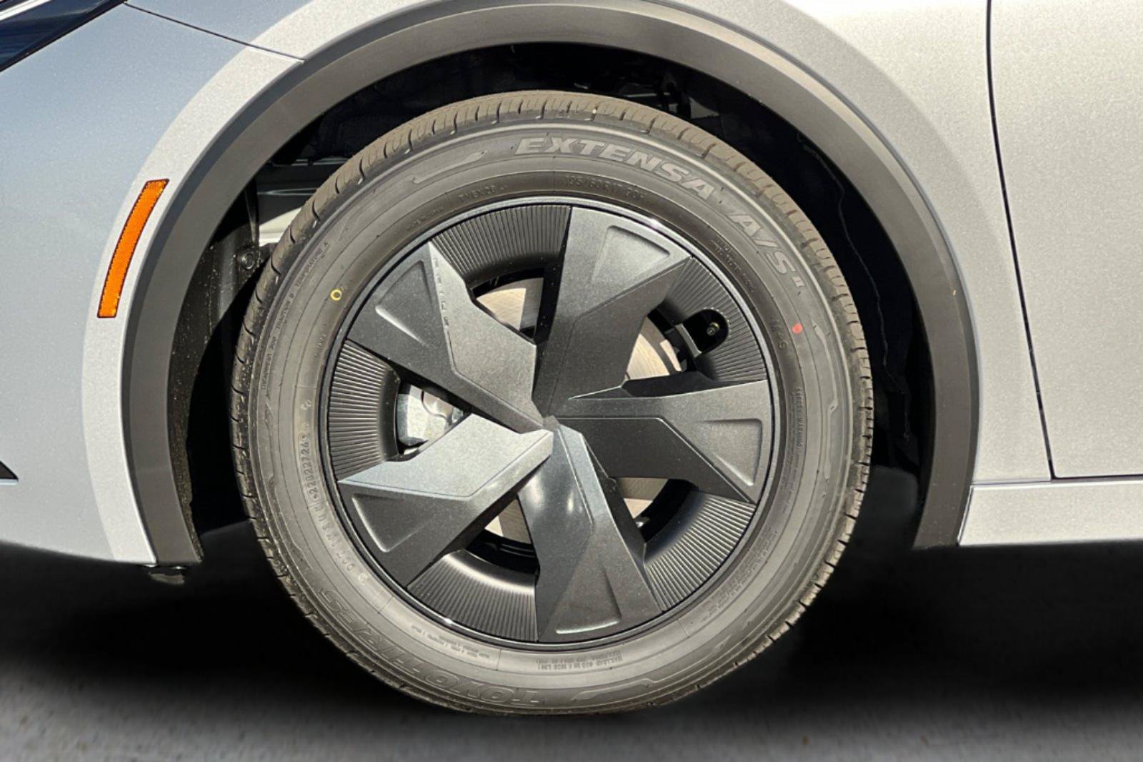 New 2027 Toyota Prius LE FWD image 23