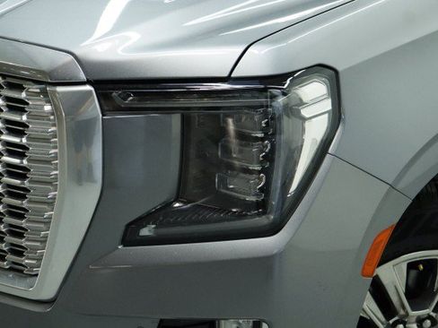 Used 2021 GMC Yukon XL Denali RWD image 2
