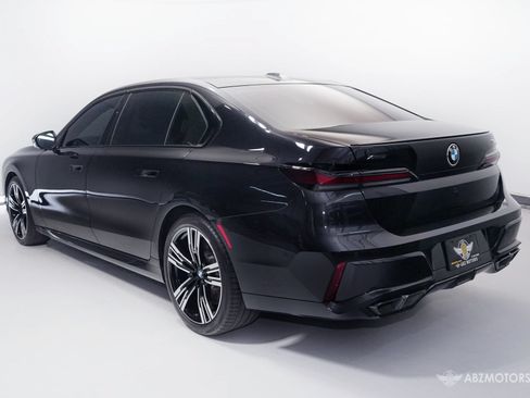 Used 2025 BMW 760i xDrive w/ Luxury Rear Seating Package AWD/4WD image 6